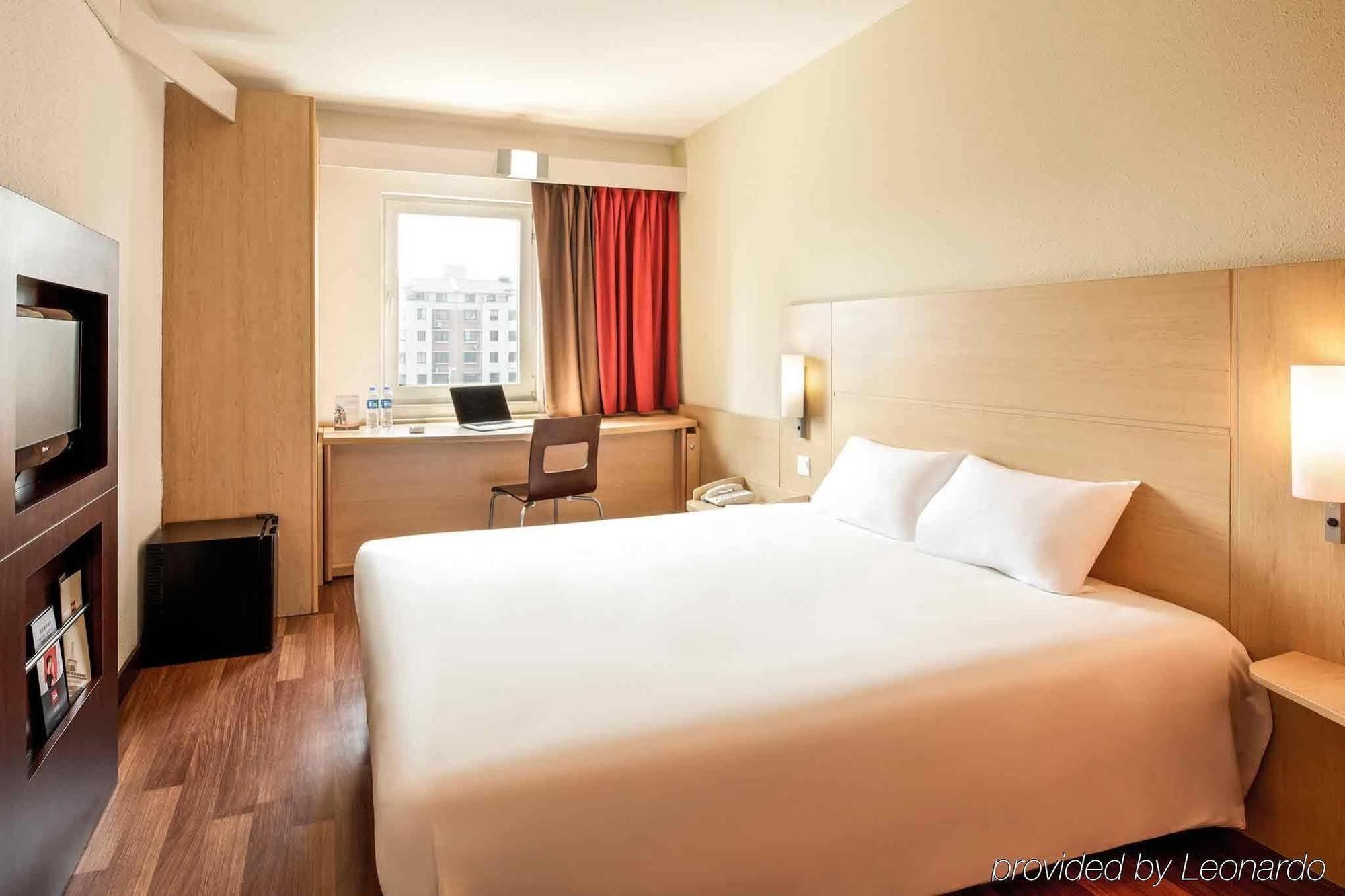 Ibis Wuxi Hi Tech Hotell Exteriör bild
