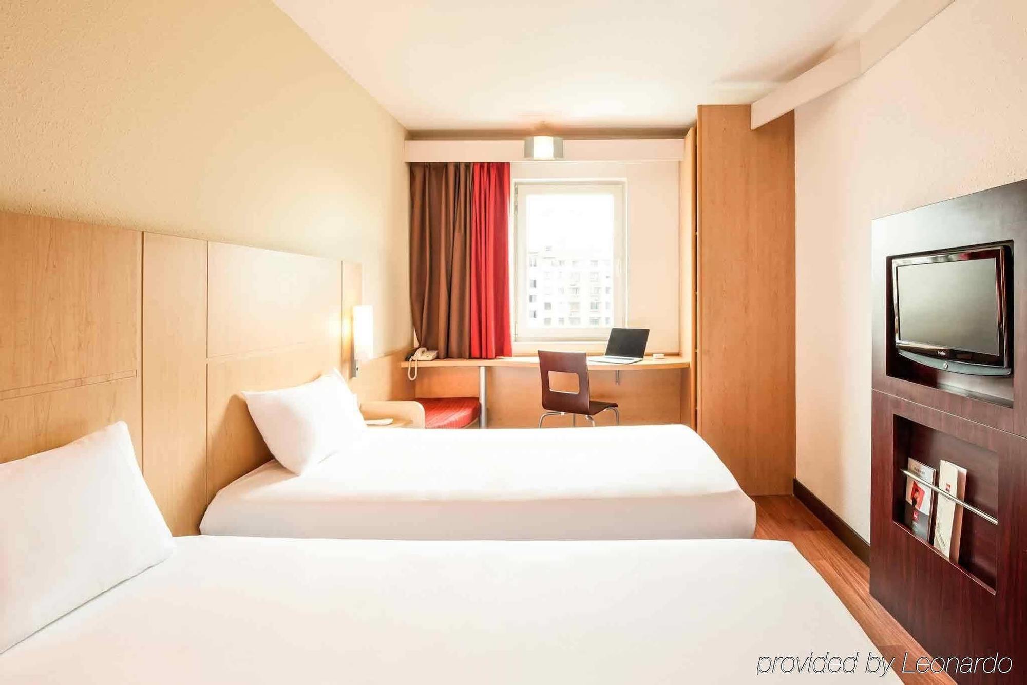 Ibis Wuxi Hi Tech Hotell Exteriör bild
